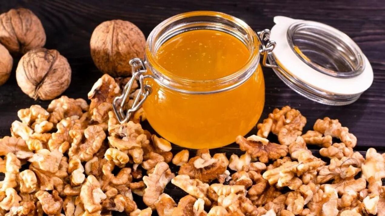 mel con froitos secos para restaurar a potencia